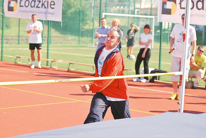 Grabarczyk skacze wzwyż, a Nelli udaje strażaka