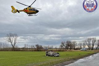 Nastolatka wypadła z opla przez przednią szybę. Wezwano śmigłowiec LPR