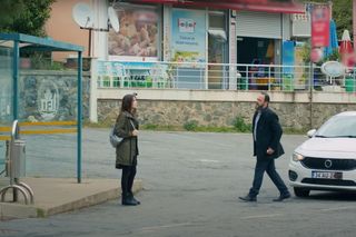 Melis naprowadzi porywacza na trop Zeynep. Dojdzie do tragicznego wypadku i dziewczyna zostanie pojmana.