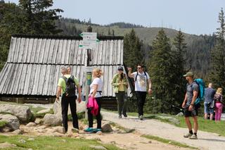 Tłumy w Tatrach. Słoneczna pogoda przyciągnęła turystów na szlaki
