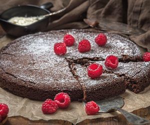 Szwedzi pieką znakomite ciasto czekoladowe. Kladdkaka smakuje lepiej niż oryginalne brownie 