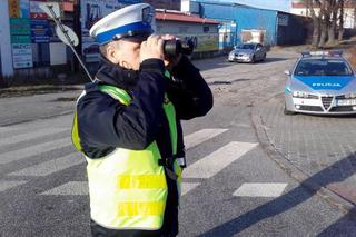 Na środku skrzyżowania zatrzymała auto. Życie uratowali jej policjanci