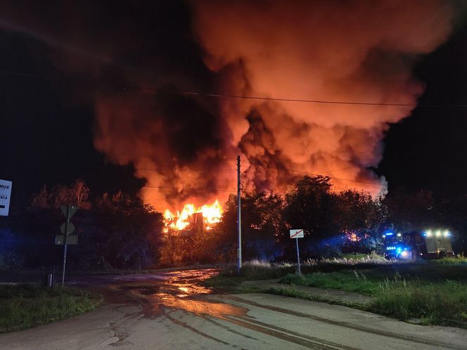 Pożar w Czeladzi. Płonie hala produkcyjna