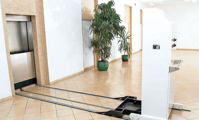 Urna z prochami aktorki stanie w salonie