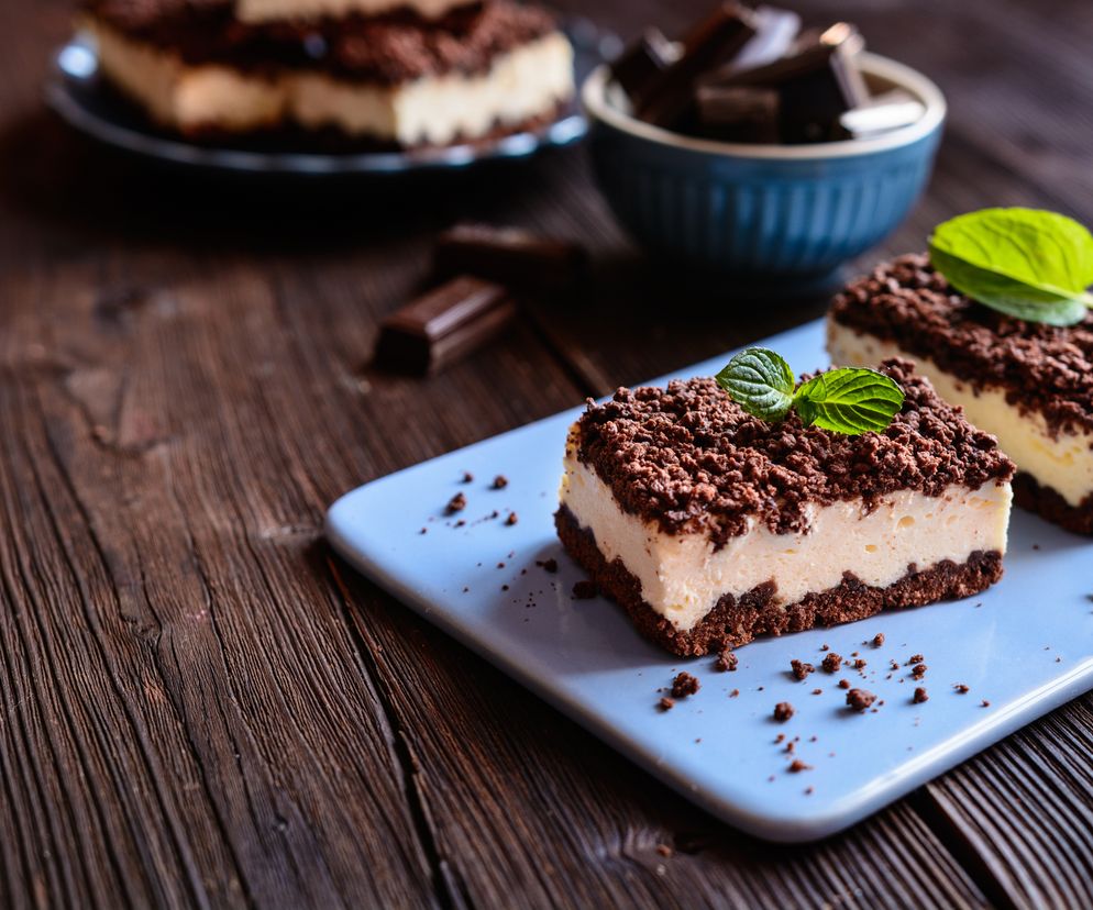 Sernik Ambasador z czekoladową kruszonką - najlepsze ciasto na Wielkanoc i  nie tylko