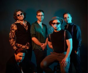 Korporobot rozświetla lato wakacyjnym singlem “Żyć pięknie”. Pierwszy singiel zapowiadający nowy album grupy