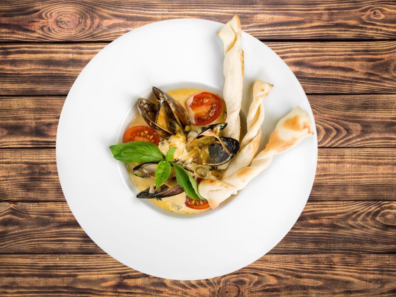 Mule w sosie serowo-pomidorowym, czyli jak przyrządzić romantyczną kolację