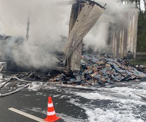 Duże straty po pożarze naczepy na S5 koło Leszna i długi paraliż drogi