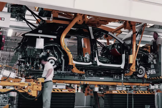 Ile dni zajmuje zbudowanie najszybszego SUV-a świata? Tak powstaje Bentley Bentayga Speed