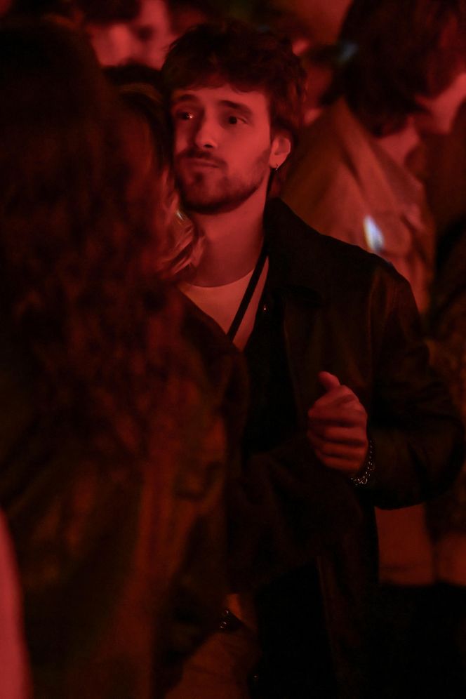 Maciej Musiał całował ukochaną na balkonie