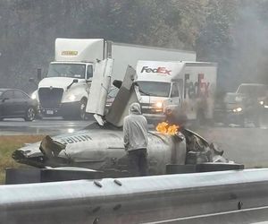 Samolot rozbił się na autostradzie