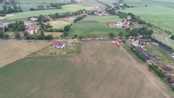 Gigantyczny pożar składowiska odpadów w miejscowości Wszedzień postawił na nogi straż pożarną z regionu