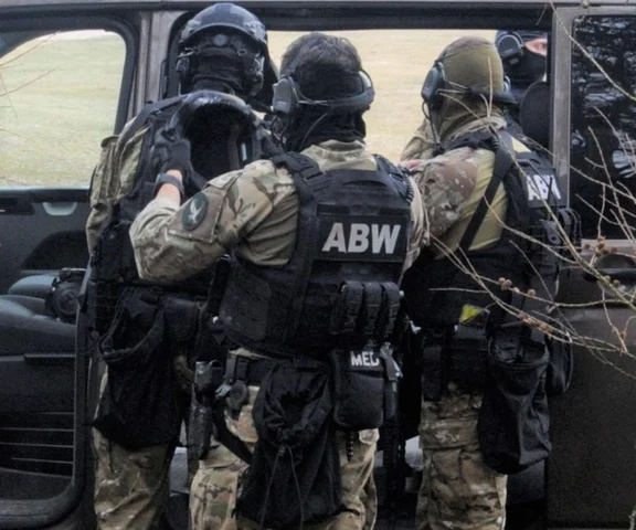 Planowali atak terrorystyczny w szkole? Nastolatkowie z zarzutami