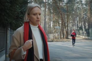 M jak miłość odc. 1869. Dorota (Iwona Rejzner), kurier (Jakub Dzięcielski)