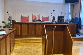 Prawie 50 lat kłótni o 3 metry działki. W ruch poszła siekiera. Kazimiera W. usłyszała wyrok [GALERIA]	