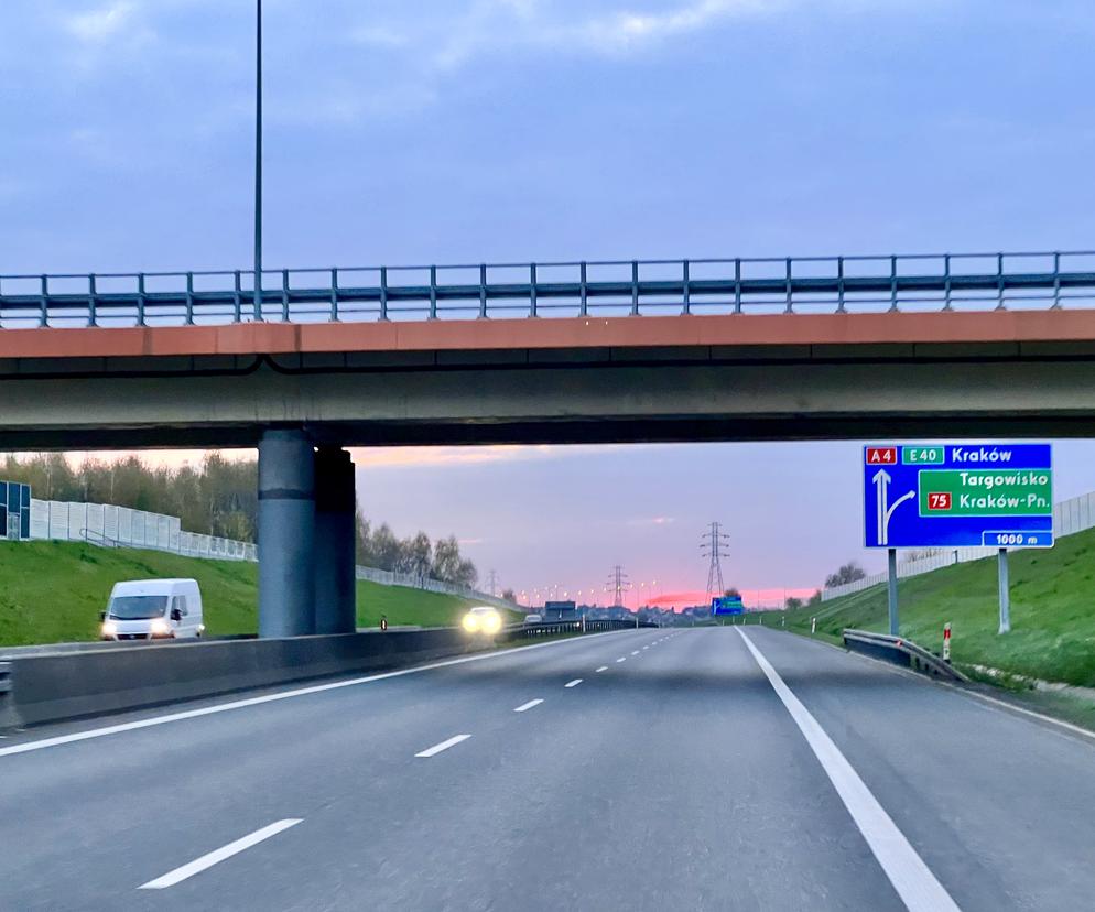 Utrudnienia na autostradzie A4, na odcinku z Krakowa do Tarnowa. GDDKiA ostrzega kierowców