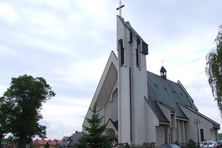 To jedna z najpiękniejszych wsi w Małopolsce. Mieszkał w niej sławny alchemik 