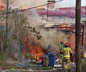  Mały dom płonął jak pochodnia. Słychać było wybuchy, wszystkie służby postawione na nogi