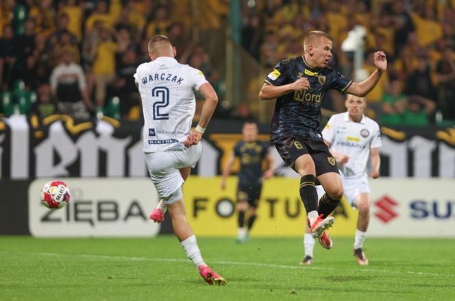 GKS Katowice kontra Stal Rzeszów na stadionie przy Bukowej. Padło osiem bramek! GieKSa trzecia w tabeli 1. Ligi