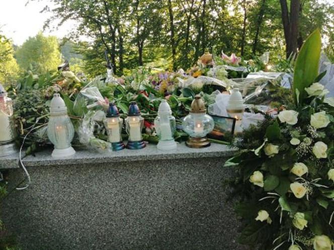 Tarnów. Ostatnie pożegnanie Karoliny Bojarskiej. Grobowiec utonął w kwiatach 