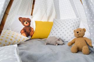 Wzorzyste poduszki w pokoju dziecka