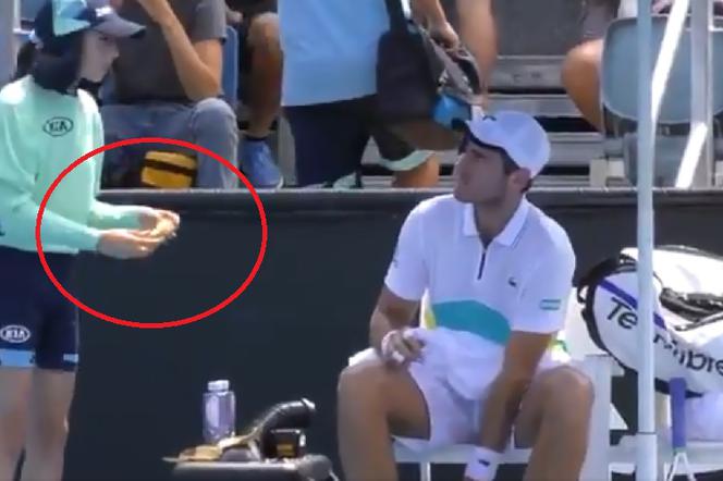 Elliot Benchetrit prosi o obranie banana na Australian Open