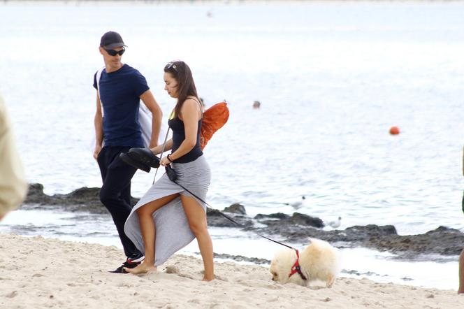 Piotr Żyła i Marcelina Ziętek na plaży