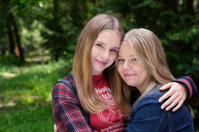 M jak miłość, odcinek 1888. Sara (Nadia Smyczek), Lenka (Olga Cybińska)