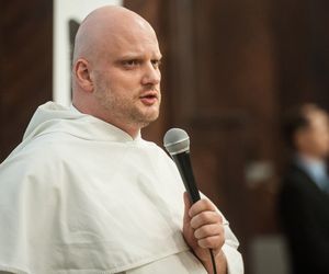 Ojciec Adam Szustak poruszył kontrowersyjny temat. Co z mieszkaniem razem przed ślubem?