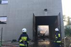 Pożar magazynu w Wielopolu! Z ogniem walczyło 41 strażaków 