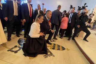 Fryzura Marty Nawrockiej w USA wywołała dyskusję. Ekspert nie ma wątpliwości