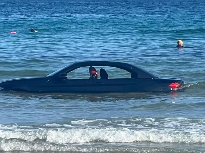 Auto w morzu 