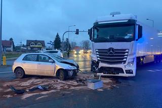 Wypadek na skrzyżowaniu ulic Nowodąbrowska – Błonie – Spokojna w Tarnowie