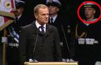 Premier Tusk przemawia na Westerplatte, a żołnierz ZIEWA