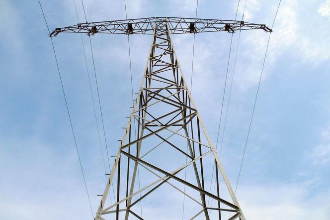 25-latek spadł ze słupa wysokiego napięcia! Makabra pod Kędzierzynem-Koźlem