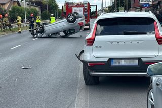 Dachowanie w Markach. Dwie osoby ranne, w tym dziecko