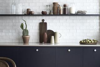 Kuchnia bez górnych szafek