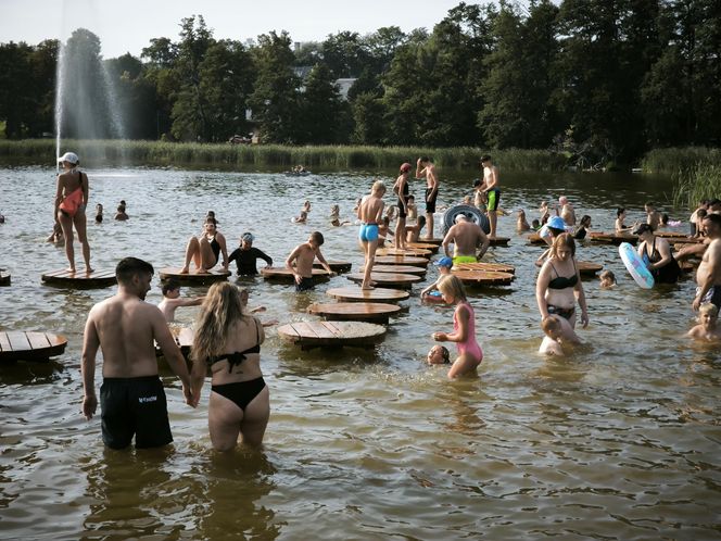 Długi sierpniowy weekend na plaży w Osiecznej