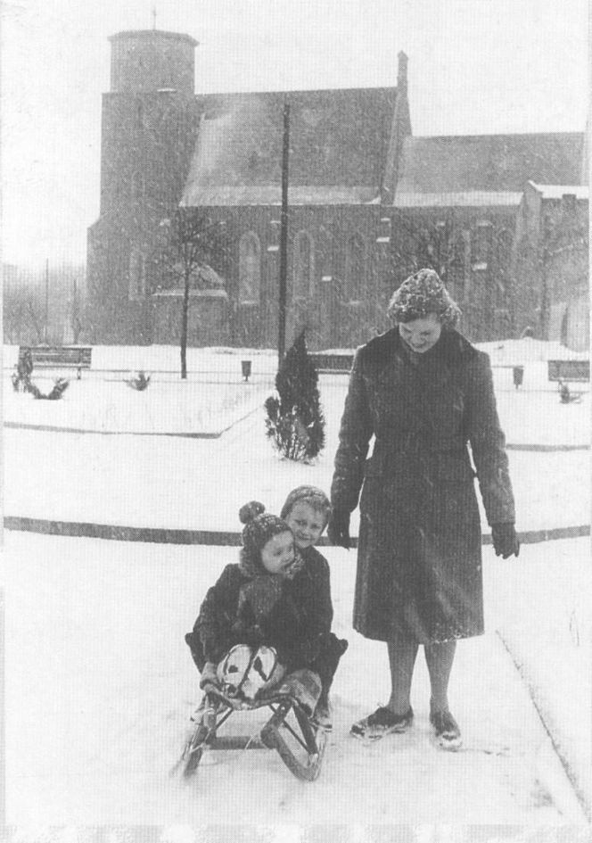 Żory, zima lata 60 XX w. fotografia ze zbiorów B. Biczek - Szczepańskiej
