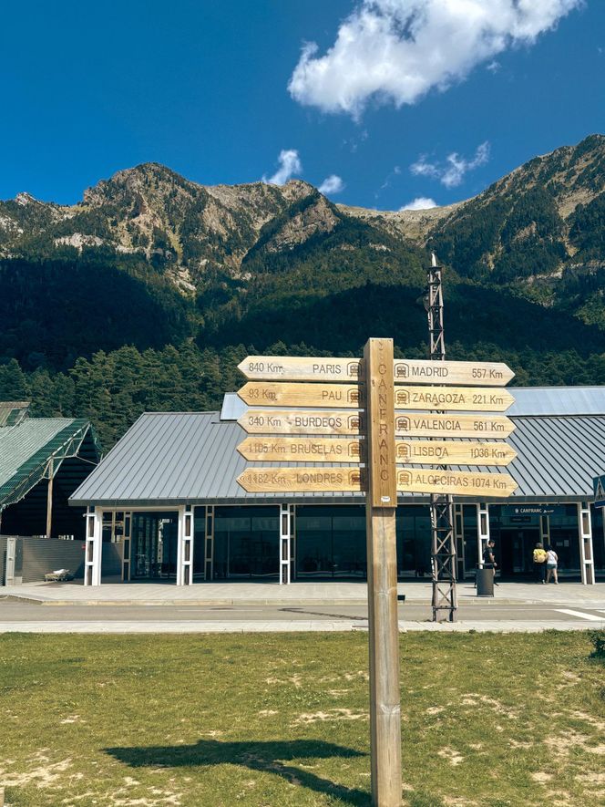  Canfranc Estación, Hiszpania. Dawny dworzec kolejowy zamienił się w luksusowy hotel