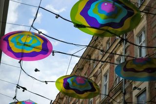 Nowe ozdoby nad ulicami w centrum Leszna 