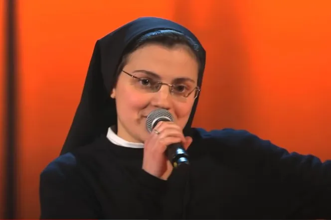 Przebojowa zakonnica z The Voice Italy zrzuciła habit i przekłuła nos. Wygląda teraz obłędnie!