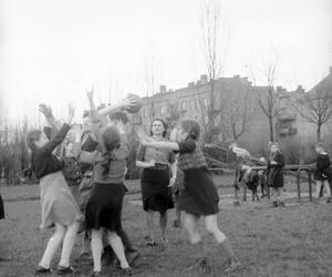 Plac zabaw dla dzieci przy Zarządzie Miejskim w Poznaniu, 1948-1949