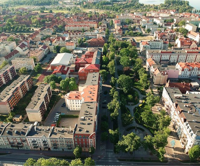 Ełk. Tłumy turystow odwiedzają to miasto. Jest największym na Mazurach