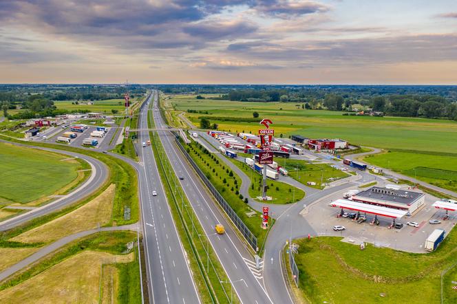 Przy polskich autostradach i ekspresówkach brakuje MOP-ów ze stacjami paliw i gastronomią