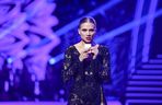 Agnieszka Kaczorowska tapla się w kałuży i rozprawia o życiu. Inspiracja?