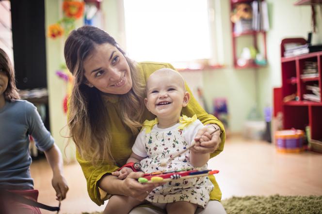 Niania czy żłobek - komu powinnaś powierzyć opiekę nad dzieckiem?