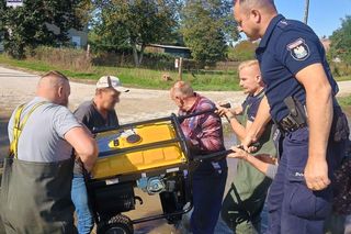 Policjanci z woj. lubelskiego pomagają mieszkańcom na Dolnym Śląsku