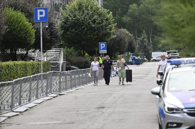 Mieszkańcy Ząbek wracają do swoich mieszkań po najpotrzebniejsze rzeczy