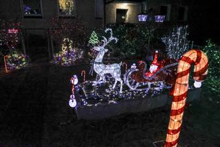 Promyk nadziei wśród szarych bloków. Ta iluminacja na osiedlu zachwyca!